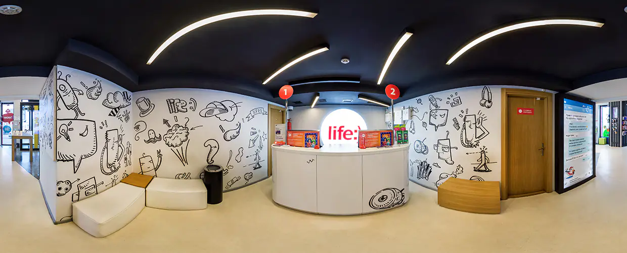 360-Grad-Ansicht eines modern gestalteten Messestands mit Empfangscounter und Wandinnovationen.