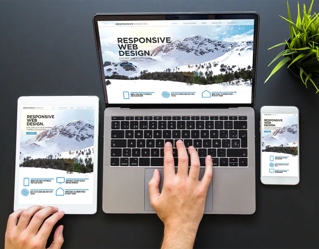 Responsive Webdesign Darstellung einer Website auf Laptop, Tablet und Smartphone.