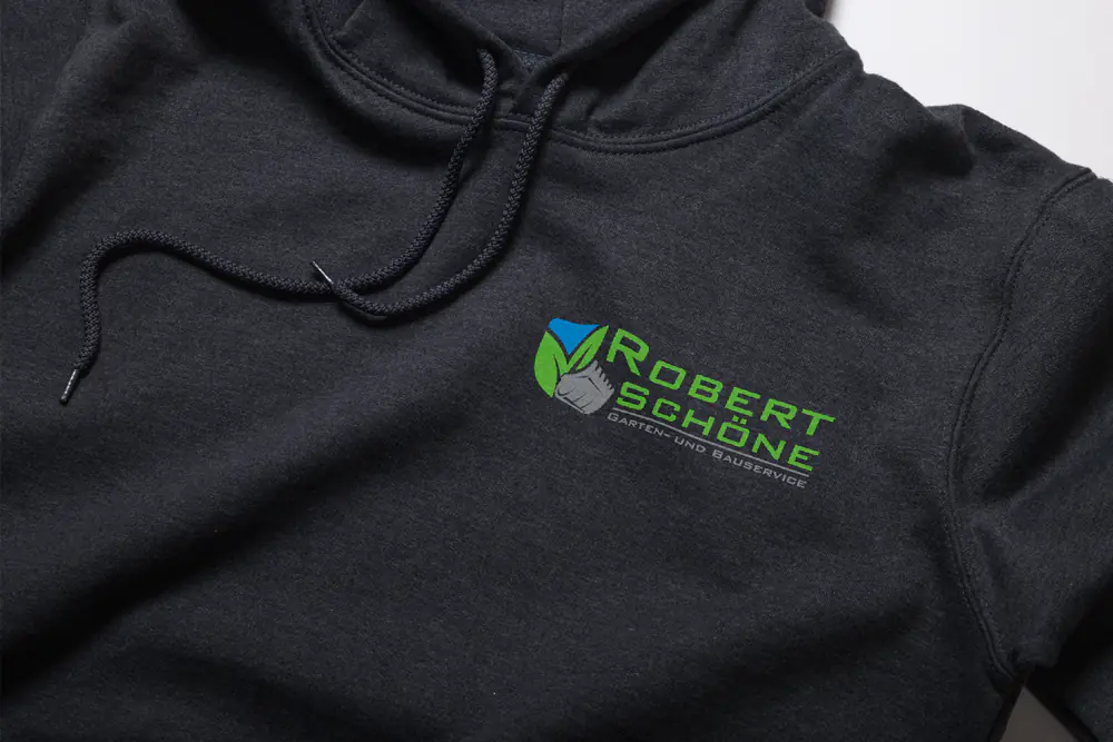 Bedruckter Hoodie mit Firmenlogo für Robert Schöne Garten- und Bauservice als Arbeitskleidung.